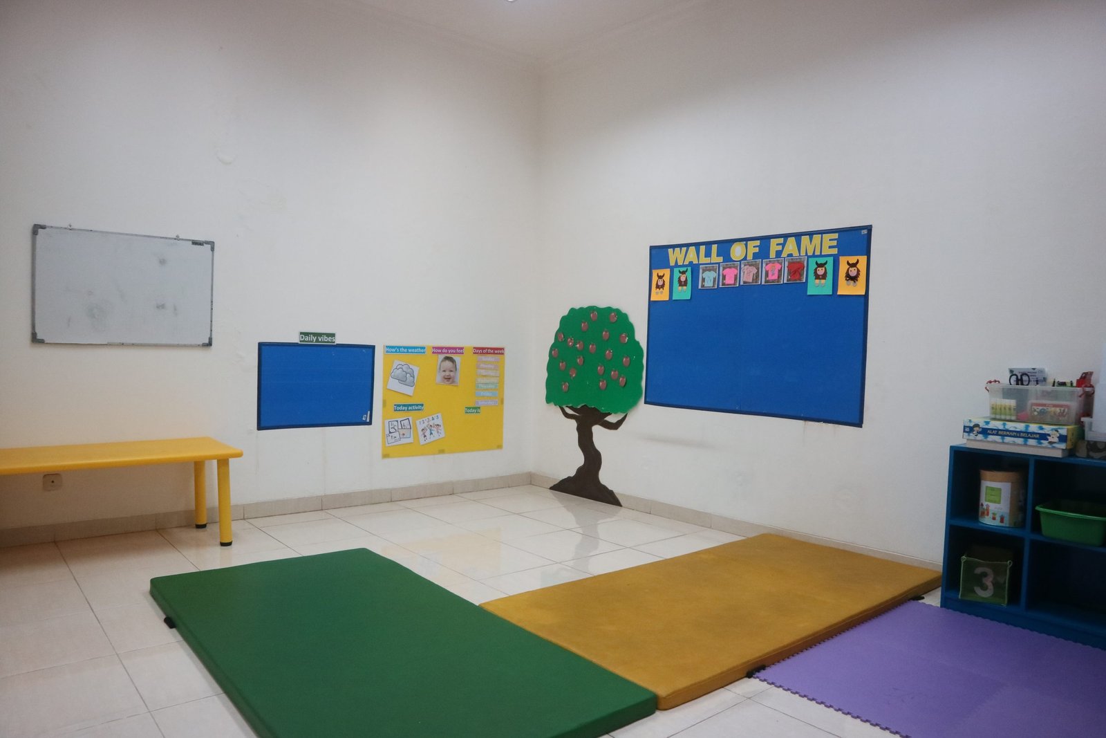 ruang kelas mr galih lantai 2